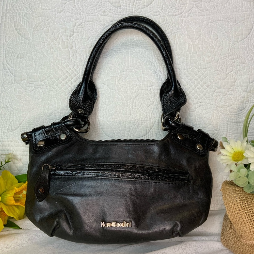 NERO GIARDINI Black Leather Handbag Patent Leather Handles with Metal Details